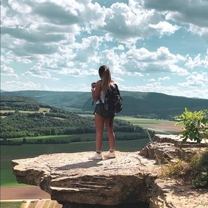 Meet your Posher, Lauren